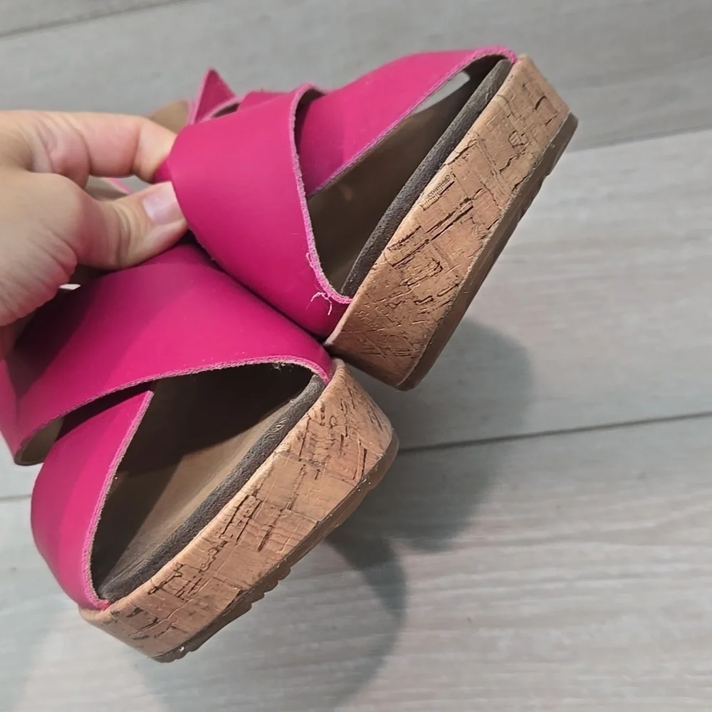 Clarks Collection Women Cushion Sofr Pink Wedge Sandals Shoes Sz 8.5